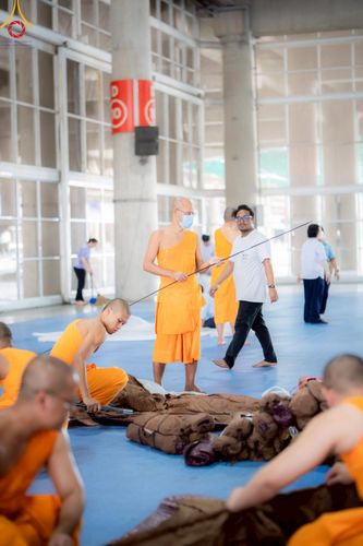 ภาพ No.218295:วันที่ 12-18 เมษายน พ.ศ. 2568 พระภิกษุและเจ้าหน้าที่อาสาสมัคร เตรียมพื้นที่ต้อนรับพักค้างพระสังฆาธิการ เนื่องในงานวันคุ้มครองโลก 22 เมษายน พ.ศ. 2568