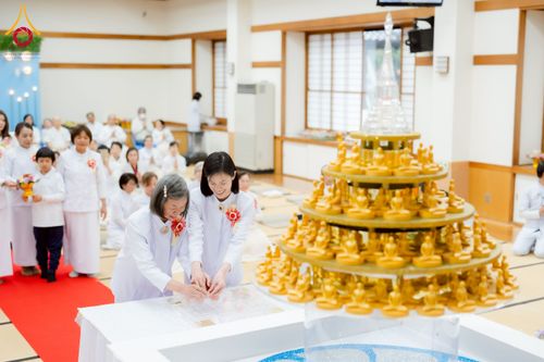 ภาพ No.220995:วันที่ 13 เมษายน พ.ศ. 2568 พิธีโปรยรัตนชาติปฐมเริ่มสถาปนาเจดีย์ และ พิธีเปิดหมู่บ้านปฏิบัติธรรม เพื่อการบรรลุธรรม ณ วัดป่าธรรมกายนานาชาติโทชิหงิ  ประเทศญี่ปุ่น