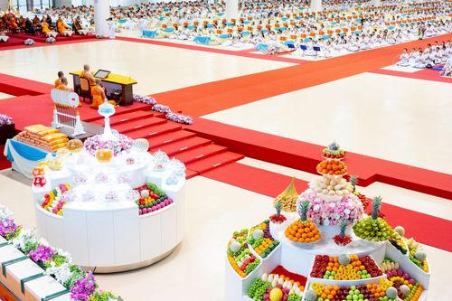 ภาพ No.236090:วันที่ 3 สิงหาคม พ.ศ. 2568 พิธีบูชาข้าวพระ ณ สภาธรรมกายสากล วัดพระธรรมกาย