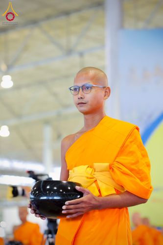 ภาพ No.223370:วันวิสาขบูชา วันอาทิตย์ที่ 11 พฤษภาคม พ.ศ. 2568 พิธีตักบาตร และปฎิบัติธรรม ณ สภาธรรมกายสากล วัดพระธรรมกาย