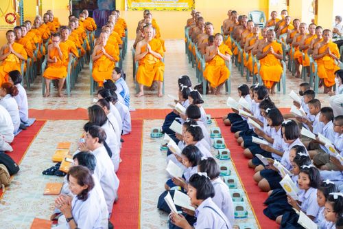 ภาพ No.192160:พิธีทอดผ้าป่าทำนุบำรุงศาสนสถาน ณ วัดนราภิรมย์ ตำบลนราภิรมย์ อำเภอบางเลน จังหวัดนครปฐม ในโครงการธรรมยาตรา กตัญญูบูชา มหาปูชนียาจารย์ พระมงคลเทพมุนี(สด จนฺทสโร) พระผู้ปราบมาร อนุสรณ์สถาน 7 แห่ง ปีที่ 13 วันที่ 9 มกราคม พ.ศ. 2568