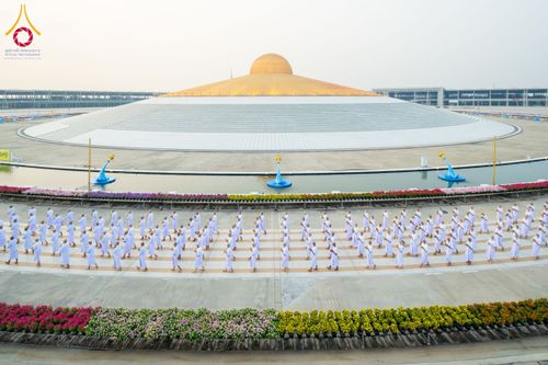ภาพ No.63170:โครงการอุปสมบทหมู่ บูชาธรรมหลวงพ่อธัมมชโย พ.ศ.2567 ณ ลานธรรม พระมหาธรรมกายเจดีย์ วัดพระธรรมกาย วันที่ 13 เมษายน พ.ศ.2567