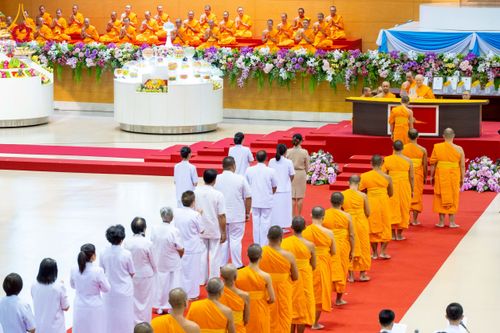 ภาพ No.232181:วันอาทิตย์ที่ 6 กรกฏาคม พ.ศ. 2568 พิธีมอบโล่เกียรติคุณ สวดธัมมจักกัปปวัตตนสูตร และรางวัลโครงการผู้นำแสงสว่างออนไลน์ ณ ห้องแก้วสารพัดนึก1 สภาธรรมกายสากล วัดพระธรรมกาย