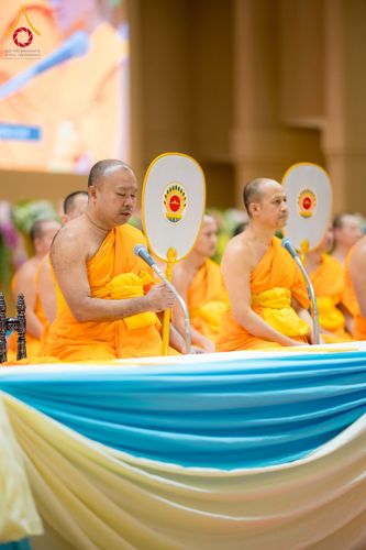 ภาพ No.270632:วันอาทิตย์ที่ 16 พฤศจิกายน พ.ศ. 2568 ถวายกองทุนโครงการอุปสมบทหมู่ 3,000 รูปทั่วไทย  รุ่นบูชาธรรมมหาปูชนียาจารย์ ณ ห้องแก้วสารพัดนึก 2 สภาธรรมกายสากล วัดพระธรรมกาย