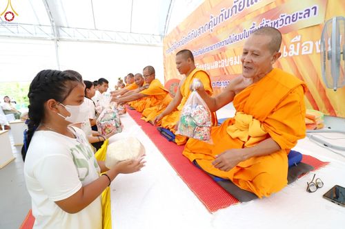 ภาพ No.84910:พิธีทอดผ้าป่าสามัคคีกันสาดคุ้มภัย และกำแพงแก้วเพื่อปกป้องภัยอันตราย จากความไม่สงบในพื้นที่ ณ ศูนย์ปฏิบัติธรรมและอบรมเยาวชนเมืองยะลา  ถนนเวฬุวัน ซอยเศรษฐี วันเสาร์ ที่ ๒๙ กรกฎาคม พ.ศ. ๒๕๖๖