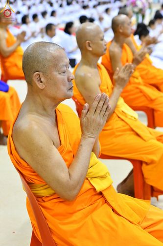 ภาพ No.146119:วันมหารำลึก ครั้งที่ 34 พิธีร่วมรำลึกถึงนักสร้างบารมีที่ล่วงลับไปแล้ว , พิธีสวดพระพุทธมนต์ ณ ห้องแก้วสารพัดนึก 1 วัดพระธรรมกาย วันเสาร์ที่ 27 กรกฎาคม พ.ศ. 2567