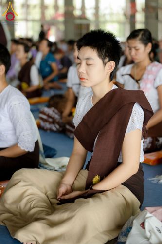 ภาพ No.143705:พิธีถวายผ้าไตร, สวดธรรมจักร, ปฏิบัติธรรม และฟังแสดงพระธรรมเทศนา ภาษาเมียนมา โดยมีสาธุชนชาวเมียนมากว่า 4,000 คน เข้าร่วมพิธี ณ มหารัตนวิหารคด วัดพระธรรมกาย วันอาทิตย์ที่ 7 กรกฎาคม พ.ศ. 2567