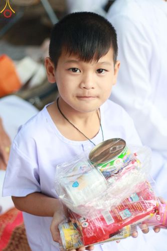 ภาพ No.107565:พิธีตักบาตรพระธรรมยาตราฯ ในโครงการธรรมยาตรากตัญญูบูชา มหาปูชนียาจารย์ พระมงคลเทพมุนี(สด จนฺทสโร) พระผู้ปราบมาร ปีที่ 12 ณ อนุสรณ์สถานมหาวิหารพระมงคลเทพมุนี อ.สองพี่น้อง จ.สุพรรณบุรี วันที่ 7 มกราคม พ.ศ. 2567