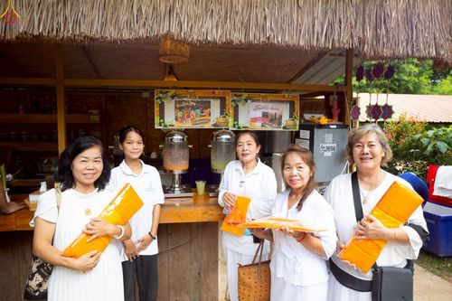 ภาพ No.234242:พิธีมุทิตาสักการะ "พระสิริรัตนเมธี" เจ้าคณะจังหวัดเลย ,พิธีถวายไทยธรรม ๙ วัด และพิธีทอดผ้าป่าเพื่อสร้างทุกสิ่ง  ในวาระทำบุญครบรอบ ๑๐ ปี ณ ศูนย์ปฏิบัติธรรมแก้วภูเรือ อ.ภูเรือ จ.เลย