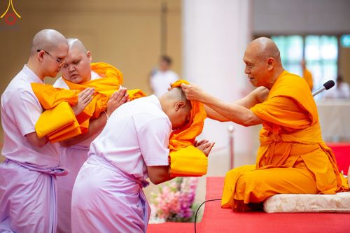 ภาพ No.217221:วันเสาร์ที่ 12 เมษายน พ.ศ. 2568 พิธีบรรพชา พิธีขอศีลและขอนิสสัย พิธีมอบบาตร ในโครงการอุปสมบทหมู่ บูชาธรรมหลวงพ่อธัมมชโย, โครงการธรรมทายาท ระดับอุดมศึกษา รุ่นที่ 52 ,  โครงการบวชพระนานาชาติ AEC & WAB CEO รุ่นที่ 4 ณ วัดพระธรรมกาย