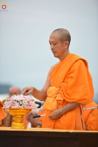 ภาพ No.84405:พิธีทอดผ้าป่า พิธีอัญเชิญปฐมรัตนปฐวี และพิธีตอกเสาเข็มต้นสุดท้าย เพื่อสถาปนาอาคาร 80 ปี หลวงพ่อธัมมชโย ณ ศูนย์ปฏิบัติธรรมวิหารแดง ตำบลเจริญธรรม อำเภอวิหารแดง จ.สระบุรี  วันที่ 23 กรกฎาคม พ.ศ. 2566