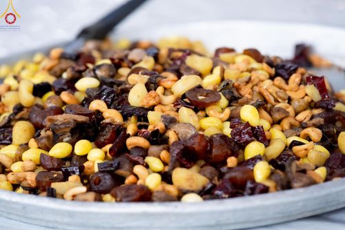 ภาพ No.60243:คณะสงฆ์ 10,000 กว่าวัดฉันภัตตาหารเพล ในวันคุ้มครองโลก วันจันทร์ที่ 22 เมษายน พ.ศ. 2567 ณ สภาธรรมกายสากล วัดพระธรรมกาย