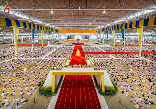 ภาพ No.264331:วันอาทิตย์ที่ 2 พฤศจิกายน พ.ศ. 2568 พิธีบูชาข้าวพระ ณ สภาธรรมกายสากล วัดพระธรรมกาย