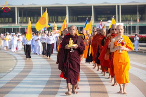 ภาพ No.209669:วันอาทิตย์ที่ 2 มีนาคม พ.ศ. 2568 พิธีภาคบ่าย สัมมนาพิเศษ, ปฏิบัติธรรม พิธีรับมอบพระบรมสารีริกธาตุ ณ สภาธรรมกายสากล วัดพระธรรมกาย