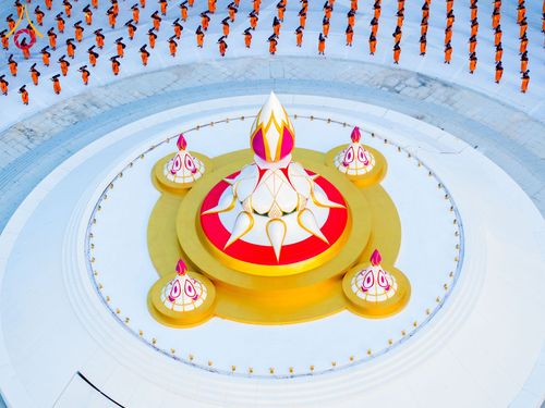 ภาพ No.191716:พระธรรมยาตราปฏิบัติธรรม และถ่ายภาพหมู่ประวัติศาสตร์ ณ อนุสรณ์สถานคลองบางนางแท่น อ.สามพราน จ.นครปฐม ในโครงการธรรมยาตรา กตัญญูบูชา มหาปูชนียาจารย์ พระมงคลเทพมุนี(สด จนฺทสโร) พระผู้ปราบมาร อนุสรณ์สถาน 7 แห่ง ปีที่ 13 วันที่ 8 มกราคม พ.ศ. 2568