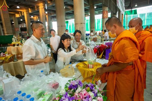 ภาพ No.123602:พิธีถวายสลากภัต แด่พระภิกษุสงฆ์ เพื่อโครงการธรรมยาตรา กตัญญูบูชา มหาปูชนียาจารย์ พระมงคลเทพมุนี (สด จนฺทสโร) พระผู้ปราบมาร อนุสรณ์สถาน 7 แห่ง ปีที่ 12 ระหว่างวันที่ 2 - 31 มกราคม พ.ศ.2567