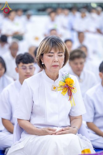 ภาพ No.160830:พิธีเจริญพระพุทธมนต์ และปิดแผ่นทองรูปเหมือน พระเดชพระคุณพระมงคลเทพมุนี (สด จนฺทสโร) พระผู้ปราบมาร จำนวน 3 องค์ วันเสาร์ที่ 5 ตุลาคม พ.ศ. 2567 ณ อาคารปลูกศรัทธา 2 (ชานชลาเดิม) วัดพระธรรมกาย อ.คลองหลวง จ.ปทุมธานี
