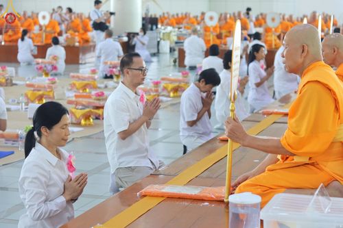 ภาพ No.177401:พิธีถวายภัตตาหารเมนูสวรรค์ และพิธีบุพเปตพลี ครั้งที่ 158 ร่วมอุทิศบุญแด่หมู่ญาติที่ล่วงลับไปแล้ว และสืบทอดอายุพระพุทธศาสนา ณ วัดพระธรรมกาย วันที่ 30 พฤศจิกายน พ.ศ.2567 (วันพระ แรม 15 ค่ำ เดือน 12)