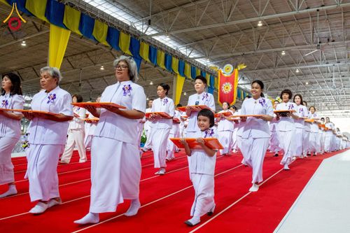 ภาพ No.215418:วันอาทิตย์ต้นเดือนที่ 6 เมษายน พ.ศ. 2568 ขบวนอัญเชิญผ้าป่าสมทบ มหาสังฆทาน 40,000 กว่าวัดทั่วประเทศ ณ สภาธรรมกายสากล วัดพระธรรมกาย