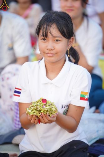ภาพ No.202040:พิธีต้อนรับพระธรรมยาตรา ณ อนุสรณ์สถานลำดับที่ 7 สถานที่ขยายวิชชาธรรมกาย วัดพระธรรมกาย ต.คลองสาม อ.คลองหลวง จ.ปทุมธานี ในโครงการธรรมยาตรา กตัญญูบูชา มหาปูชนียาจารย์ พระมงคลเทพมุนี(สด จนฺทสโร) พระผู้ปราบมาร อนุสรณ์สถาน 7 แห่ง ปีที่ 13 วันที่ 26 มกราคม 2568