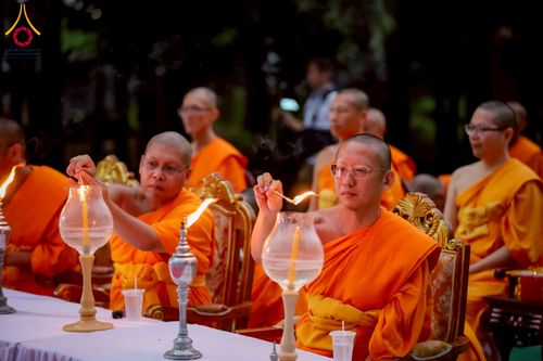 ภาพ No.261914:วันที่ 14 ตุลาคม พ.ศ. 2568 พิธีกลั่นแผ่นดิน โปรยทรายตอกเสาเข็มมหามงคลต้นแรก  สร้างองค์พระเจดีย์และจุดประทีปถวายเป็นพุทธบูชา ณ ศูนย์ปฏิบัติธรรมชัยนาท ต.ธรรมามูล อ.ชัยนาท จ.ชัยนาท