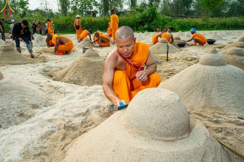 ภาพ No.140363:Photo Story มหัศจรรย์วัดดงดินแดง  EP.8  ภาพการเตรียมงาน การปฎิบัติงาน ของเหล่าผู้ทุ่มเทและเสียสละ เพื่อความสำเร็จของความมหัศจรรย์ ณ วัดดงดินแดง ต.ม่อนจอง อ.อมก๋อย จ.เชียงใหม่ วันที่ 1-7 เมษายน พ.ศ. 2567