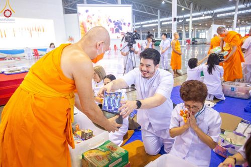 ภาพ No.126544:พิธีตักบาตร ในวันอาทิตย์ต้นเดือนที่ 3 มีนาคม พ.ศ. 2567 ณ บ้านแก้วเรือนทองคุณยายฯ วัดพระธรรมกาย