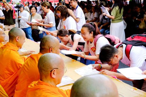 ภาพ No.238198:วันเสาร์ที่ 9 สิงหาคม พ.ศ. 2568 พิธีไถ่ชีวิตโค-โคท้อง 162 ตัว ณ ใจกลางนครหาดใหญ่ จ.สงขลา