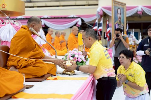 ภาพ No.241915:วันอาทิตย์ที่ 31 สิงหาคม พ.ศ. 2568 พิธีทำบุญแด่คณะสงฆ์ 122 รูป ฉลอง 121 ปี อำเภอคลองหลวง จ.ปทุมธานี เพื่อนำส่งช่วยเหลือคณะสงฆ์ 323 วัด 4 จังหวัดชายแดนภาคใต้ และช่วยเหลือประชาชนจากเหตุปะทะ แนวชายแดนไทย-กัมพูชา ณ บริเวณหน้าที่ว่าการอำเภอคลองหลวง 