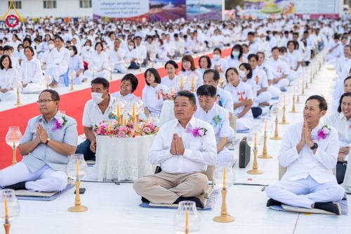 ภาพ No.109603:พิธีจุดประทีปถวายเป็นพุทธบูชา และบูชาธรรมมหาปูชนียาจารย์ วันที่ 10 มกราคม พ.ศ. 2567 ณ อนุสรณ์สถานคลองบางนางแท่น อ.สามพราน จ.นครปฐม