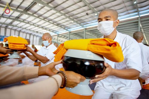 ภาพ No.75957:พิธีบรรพชาสามเณร ณ วัดปันชารี สันติปูร์ อรัญกฏิ เมืองคาร์กาชารี ประเทศบังกลาเทศ วันที่ 10 กุมภาพันธ์ พ.ศ. 2566