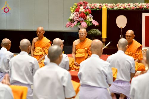 ภาพ No.256218:วันที่ 4 ตุลาคม พ.ศ. 2568 พิธีบรรพชาอุปสมบท  โครงการอุปสมบทหมู่บูชาธรรม 141 ปี  พระมงคลเทพมุนี (สด จนฺทสโร) ณ โบสถ์พระไตรปิฏก วัดพระธรรมกาย จ.ปทุมธานี