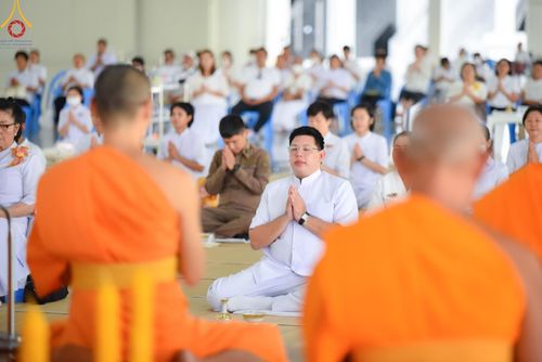 ภาพ No.144645:ชาวอำเภอคลองหลวง จังหวัดปทุมธานี ถวายเทียนพรรษามหามงคล เนื่องในเทศกาลเข้าพรรษา ประจำปี 2567 แด่คณะสงฆ์วัดพระธรรมกาย  วันพฤหัสบดีที่ 18 กรกฎาคม พ.ศ. 2567