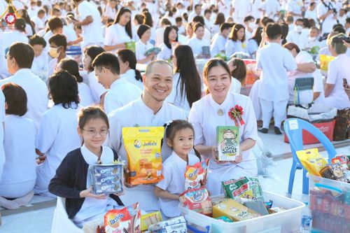 ภาพ No.105274:พิธีตักบาตรฉลองพระบวชใหม่ รุ่นบูชาธรรมมหาปูชนียาจารย์ และต้อนรับศักราชใหม่ วันจันทร์ที่ 1 มกราคม พ.ศ. 2567 ณ ลานธรรมพระมหาธรรมกายเจดีย์ วัดพระธรรมกาย