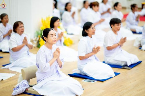 ภาพ No.242751:วันที่ 29-31 สิงหาคม พ.ศ. 2568 องค์กรภาคีเครือข่าย “บวร” (บ้าน-วัด-โรงเรียน-ราชการ) อ.คลองหลวง จัดบวชอุบาสิกาแก้ว ถวายพระราชกุศลแด่สมเด็จพระพันปีหลวง - กตัญญูบูชาแด่ผู้มีพระคุณ