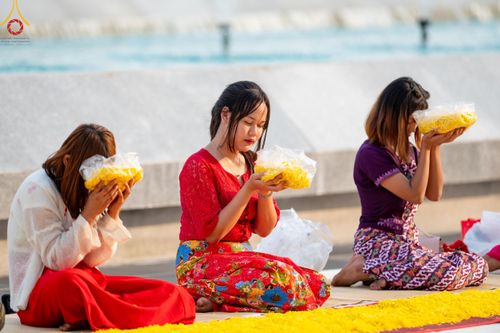 ภาพ No.120044:พิธีต้อนรับพระธรรมยาตรา ในโครงการธรรมยาตรา กตัญญูบูชา มหาปูชนียาจารย์ พระมงคลเทพมุนี(สด จนฺทสโร) พระผู้ปราบมาร อนุสรณ์สถาน 7 แห่ง ปีที่ 12 วันที่ 28 มกราคม พ.ศ. 2567 ณ วัดพระธรรมกาย จ.ปทุมธานี
