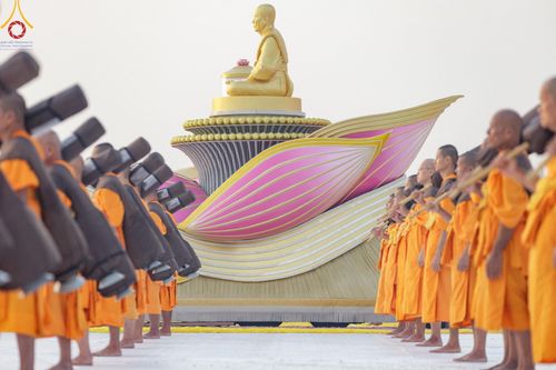 ภาพ No.198635:พระธรรมยาตราปฏิบัติธรรม และถ่ายภาพหมู่ประวัติศาสตร์ ณ อนุสรณ์สถานบางปลา วัดบางปลา อำเภอบางเลน จังหวัดนครปฐม ในโครงการธรรมยาตรา กตัญญูบูชา มหาปูชนียาจารย์ พระมงคลเทพมุนี(สด จนฺทสโร) พระผู้ปราบมาร อนุสรณ์สถาน 7 แห่ง ปีที่ 13 วันที่ 20 มกราคม พ.ศ. 2568