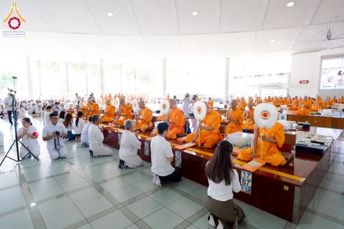 ภาพ No.253562:วันอังคารที่ 7 ตุลาคม พ.ศ.2568 (วันพระ ขึ้น 15 ค่ำ เดือน 11) พิธีบุพเปตพลี ครั้งที่ 171 ร่วมอุทิศบุญแด่หมู่ญาติที่ล่วงลับไปแล้ว และสืบทอดอายุพระพุทธศาสนา ณ หอฉันคุณยายอาจารย์ฯ วัดพระธรรมกาย