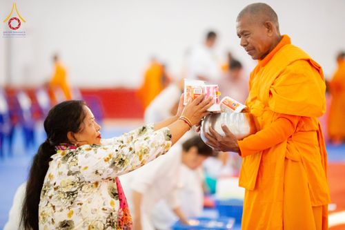 ภาพ No.210218:วันพฤหัสบดีที่ 6 มีนาคม พ.ศ. 2568 ตักบาตรฉลองสามเณรใหม่ โครงการบรรพชาสามเณรท้องถิ่นชาวเนปาล 500 รูป ณ ลุมพินี ประเทศเนปาล