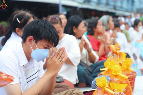 ภาพ No.85927:ตักบาตรพระนานาชาติ 10,000 รูป ใจกลางนครหาดใหญ่ จ.สงขลา วันอาทิตย์ที่ 20 สิงหาคม พ.ศ. 2566