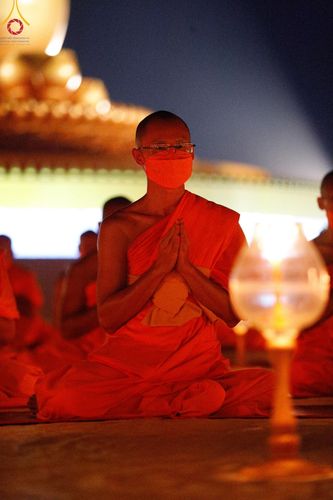 ภาพ No.129635:พิธีจุดประทีป 10,000 ดวง น้อมถวายเป็นพุทธบูชา ณ มหารัตนเจดีย์สิริปทุมสวรรค์ (เจดีย์อริยพุทธะ 5 พระองค์) ศูนย์ปฏิบัติธรรมภาคใต้ อ.บางกล่ำ จ.สงขลา  วันที่ 10 มีนาคม พ.ศ. 2567