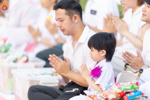 ภาพ No.116069:พิธีตักบาตรพระธรรมยาตรา ณ อนุสรณ์สถานลำดับที่ 4 สถานที่เกิดด้วยกายธรรม วัดโบสถ์(บน) จ.นนทบุรี วันที่ 21 มกราคม พ.ศ. 2567