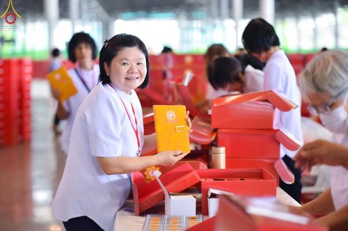 ภาพ No.212054:วันจันทร์ที่ 17 มีนาคม พ.ศ. 2568 บุญบรรจุกล่องไทยธรรม เพื่อถวายแด่พระสังฆาธิการ 40,000 กว่าวัดทั่วไทย ในวันคุ้มครองโลก 22 เมษายน พ.ศ. 2568 ณ บ้านแก้วเรือนทองคุณยายฯ วัดพระธรรมกาย