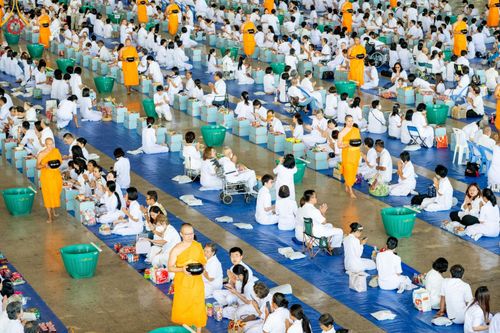 ภาพ No.149933:พิธีตักบาตร , พิธีปฎิบัติธรรม , พิธีถวายภัตตาหารเมนูสวรรค์ ในพรรษาแห่งการเข้าถึงธรรม วันธรรมชัย วันอังคารที่ 27 สิงหาคม พ.ศ.2567 ณ สภาธรรมกายสากล วัดพระธรรมกาย