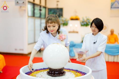 ภาพ No.221404:วันอาทิตย์ที่ 27 เมษายน พ.ศ. 2568 พิธีเจริญพระพุทธมนต์สมโภชดวงแก้วธรรมชัย เนื่องในโอกาสบูชาธรรม 81 ปีหลวงพ่อธัมมชโย อัญเชิญประดิษฐานเนื่องในโอกาสสถาปนาวัดพระธรรมกายไอซ์แลนด์ ณ อาคารปลูกศรัทธา 1 วัดพระธรรมกาย อำเภอคลองหลวง จังหวัดปทุมธานี