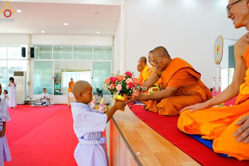 ภาพ No.134872:พิธีตัดปอยผม พิธีขอขมารับผ้าไตร พิธีบรรพชา และพิธีถวายบาตร ในโครงการบรรพชาสามเณร ฟื้นฟูพระพุทธศาสนาทั่วไทย  ณ ศูนย์ปฏิบัติธรรมและศูนย์อบรมเยาวชนเพชรบุรี ต.ท่าแลง อ.ท่ายาง จ.เพชรบุรี