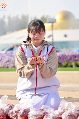 ภาพ No.208111:V.55 สารพัดV สารพัดดี ที่วัดพระธรรมกาย ในโครงการธรรมยาตรา กตัญญูบูชา มหาปูชนียาจารย์ พระมงคลเทพมุนี (สด จนฺทสโร) พระผู้ปราบมาร อนุสรณ์สถาน 7 แห่ง ปีที่ 13 ระหว่างวันที่ 2-31 มกราคม พ.ศ. 2568