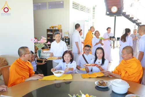 ภาพ No.197586:พิธีถวายสังฆทานคณะสงฆ์ 2 นิกายเชื่อมสัมพันธ์ไทย-เกาหลี วันอาทิตย์ที่ 5 มกราคม พ.ศ. 2568 ณ อาคารชมรมภาวนารักษ์ วัดพระธรรมกาย อำเภอคลองหลวง จังหวัดปทุมธานี