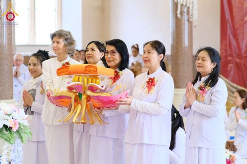ภาพ No.172198:พิธีทอดกฐิน วัดพระธรรมกายสก็อตแลนด์ บูชาธรรม 80 ปี หลวงพ่อธัมมชโย โดยคณะศิษยานุศิษย์วัดพระธรรมกาย วันที่ 25 ตุลาคม พ.ศ. 2567