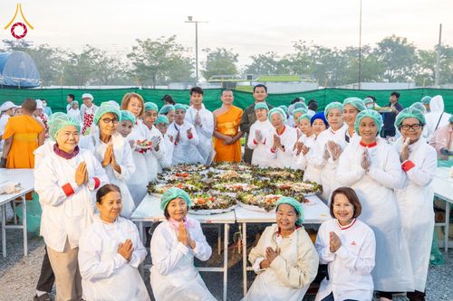 ภาพ No.199395:พิธีถวายภัตตาหารเป็นสังฆทาน แด่พระธรรมยาตรา ณ อนุสรณ์สถานบางปลา วัดบางปลา อำเภอบางเลน จังหวัดนครปฐม ในโครงการธรรมยาตรา กตัญญูบูชา มหาปูชนียาจารย์ พระมงคลเทพมุนี(สด จนฺทสโร) พระผู้ปราบมาร อนุสรณ์สถาน 7 แห่ง ปีที่ 13 วันที่ 22 มกราคม พ.ศ. 2568